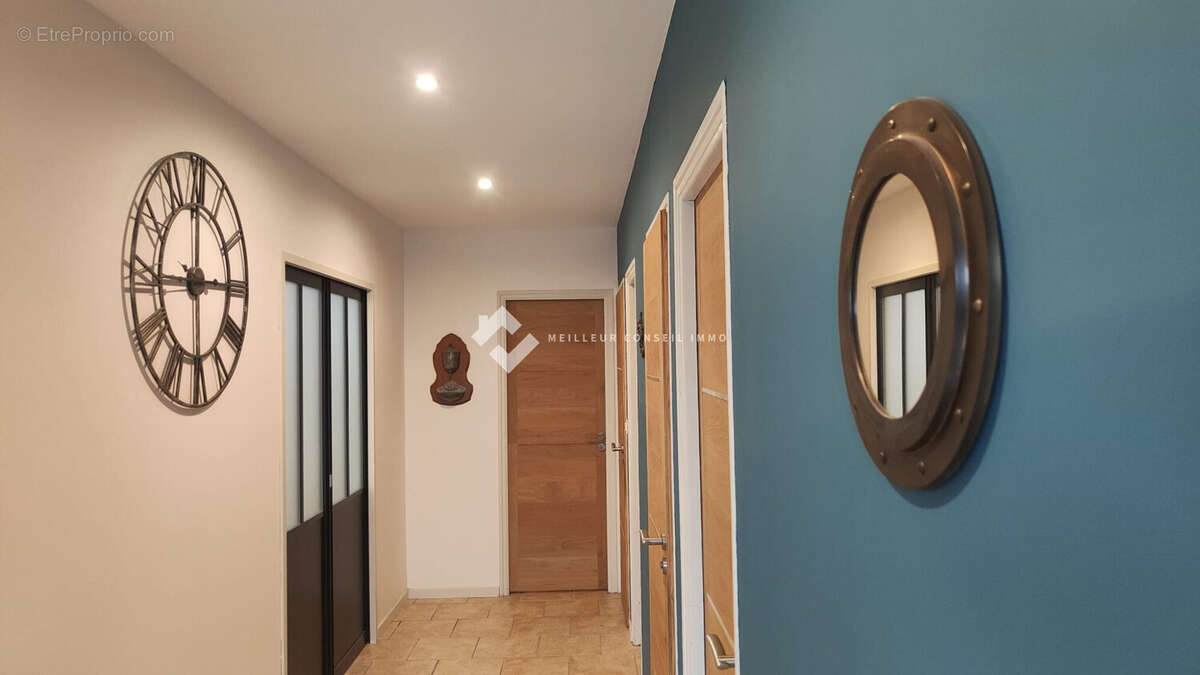 Maison 5 pièces 140 m² à vendre à Saint-Georges-Les-Baillargeaux (86130) - photo 2