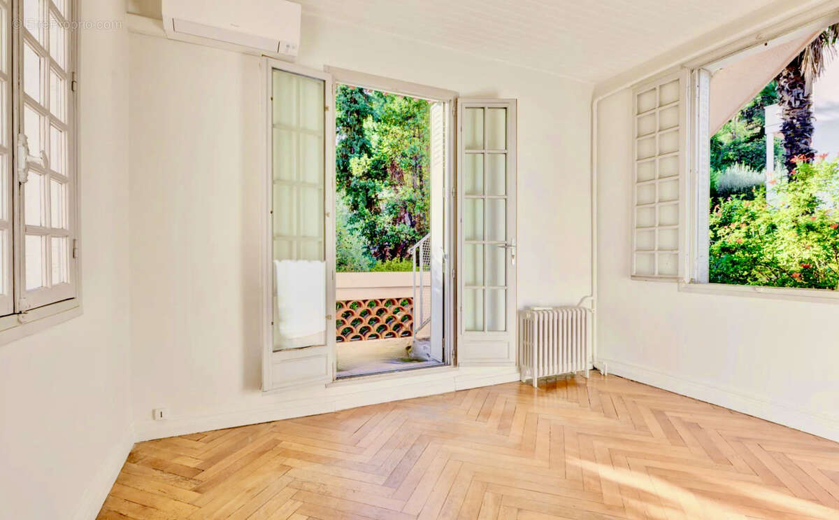 Maison à SAINT-LAURENT-DU-VAR