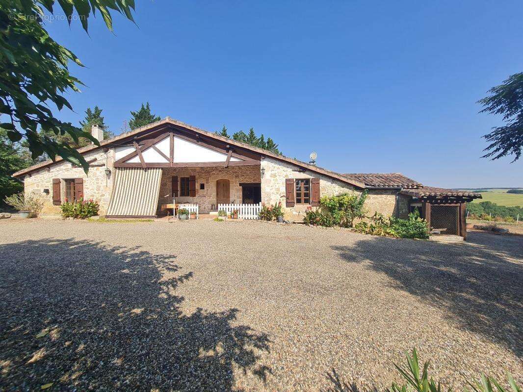 Maison à SAINTE-MERE