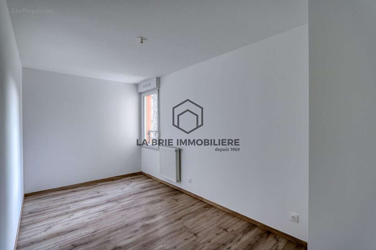Appartement 86 m² à Emerainville  - photo 6