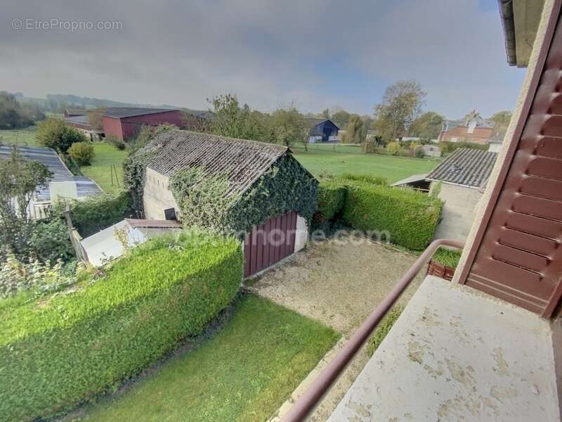 Maison à TAVAUX-ET-PONTSERICOURT