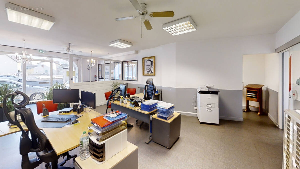 Commerce à COURPIERE