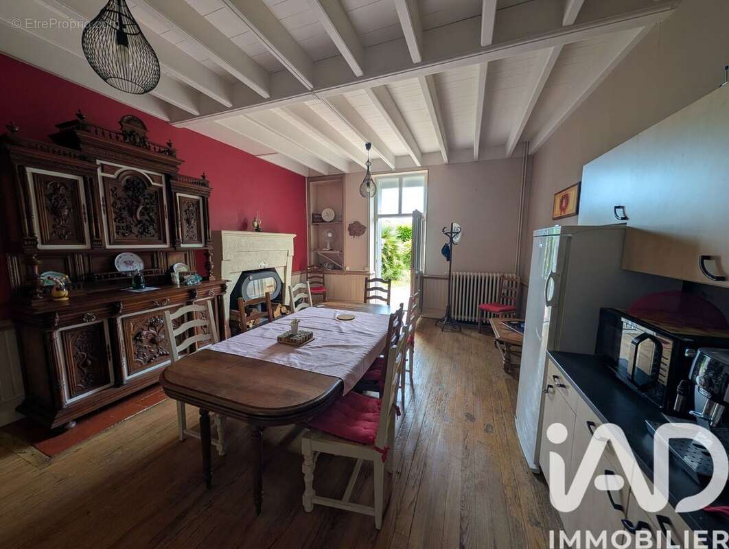 Maison 320 m² à Mosnac  - photo 4