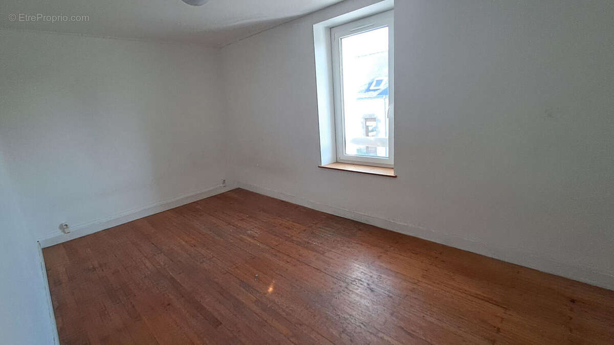 La Turballe : maison  T5 à rénover , 188m²  dont 95m²  d'ancien local commercial - photo 13