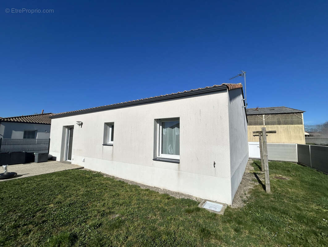 Maison à BOUFFERE