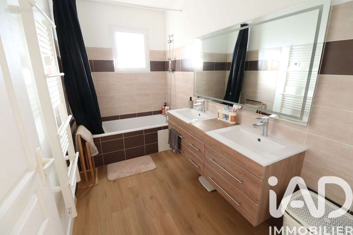 Photo 6 - Maison à SAINT-YZAN-DE-SOUDIAC