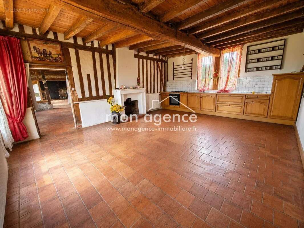 Authentique maison normande du XVIIᵉ siècle au cœur d'un village d'exception - photo 5