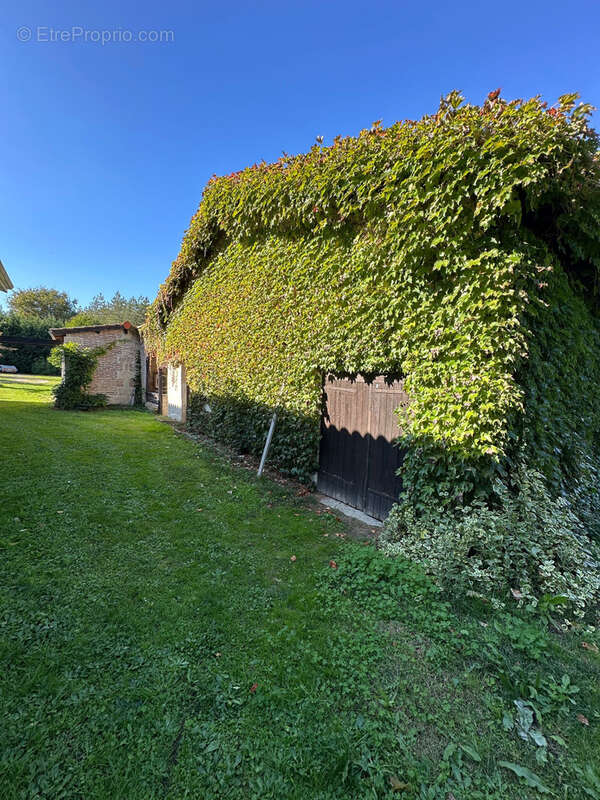 Maison à SAINT-CHRISTOPHE-DE-DOUBLE