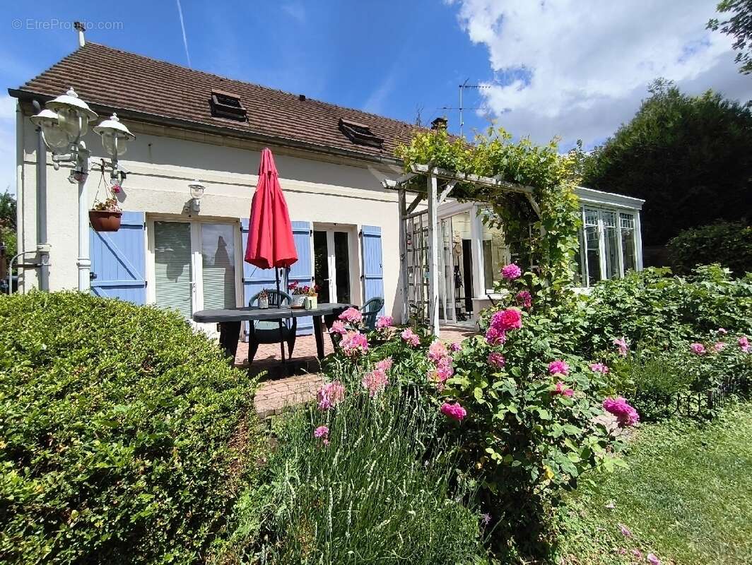 Maison à NESLES-LA-VALLEE