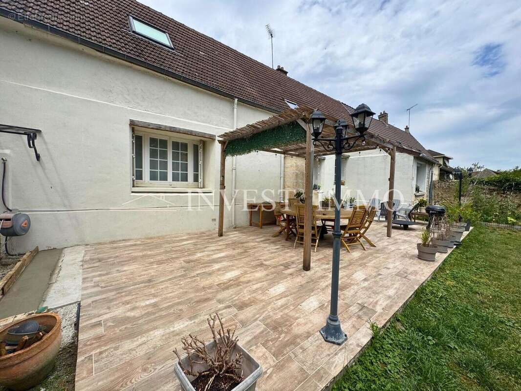 Maison ancienne en pierre de 200 m2 – Volumes généreux et rénovation soignée - photo 15