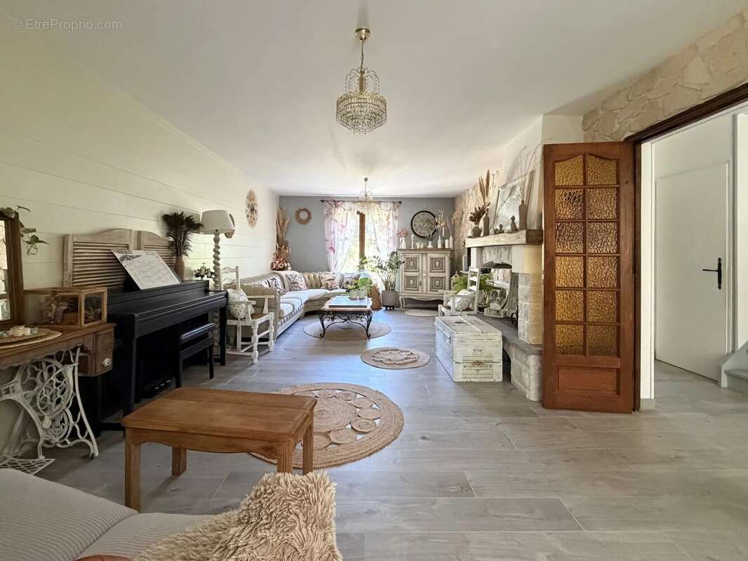 Maison à MEYREUIL