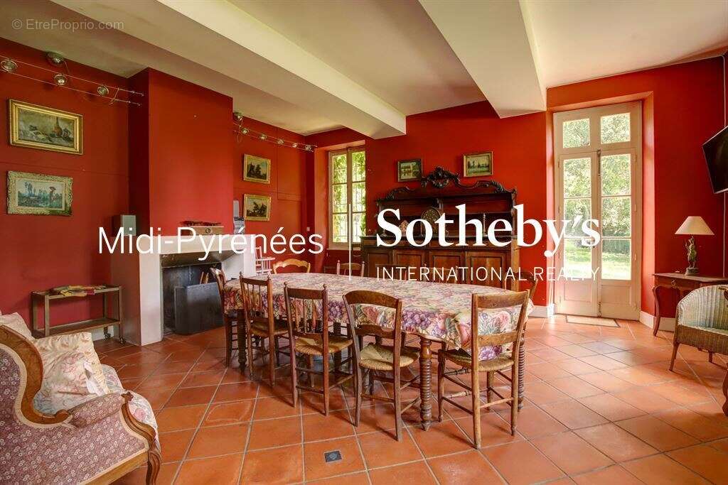 Propriété familiale avec deux maisons, parc piscine et tennis ! - photo 8