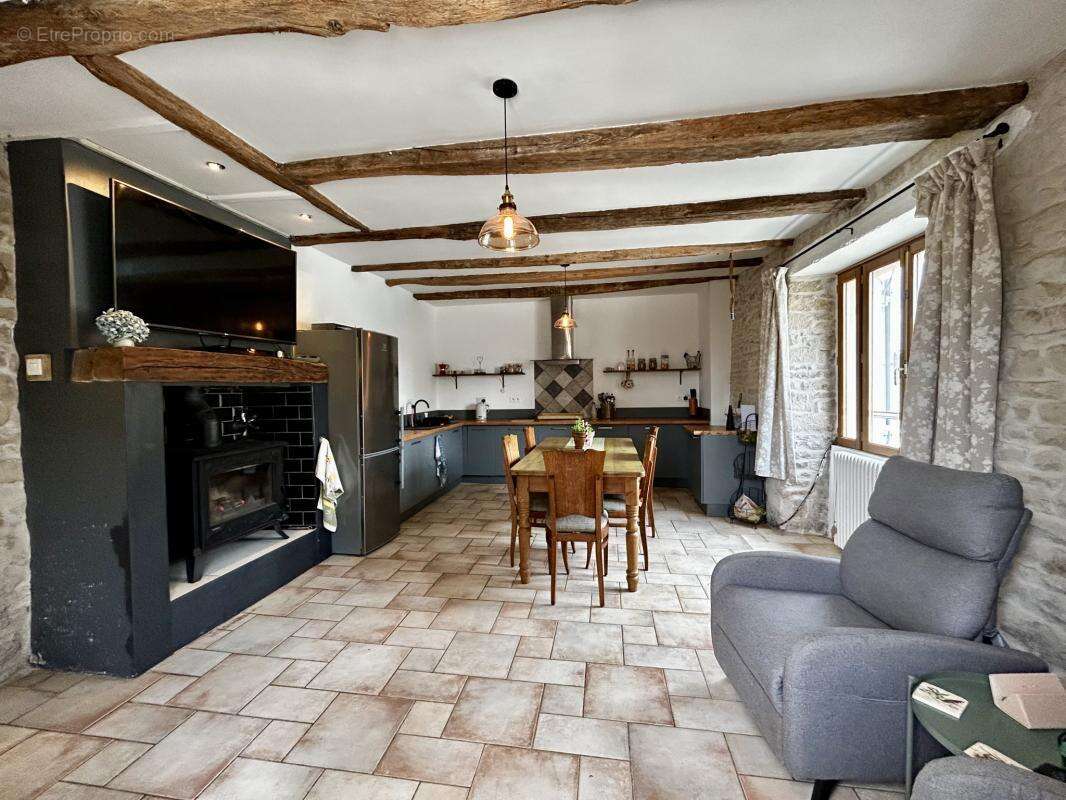 maison type longère 179m2 - terrain 1ha - garages et granges - photo 4