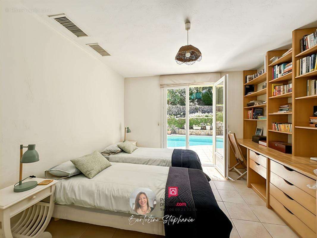 TRANS-EN-PROVENCE - Maison de plain-pied avec piscine, dépendance et terrain paysagé - photo 16