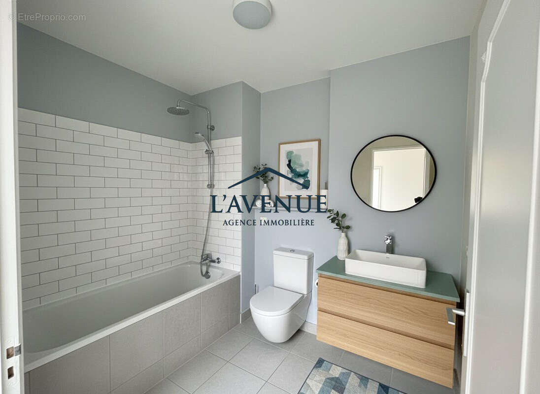 Appartement 70 m² à Paris-15e  - photo 2