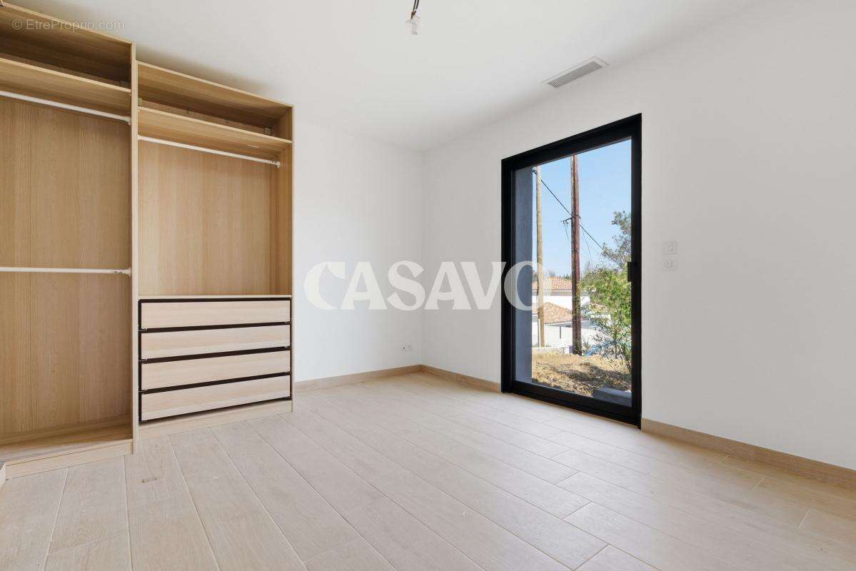 Maison à LE PUY-SAINTE-REPARADE