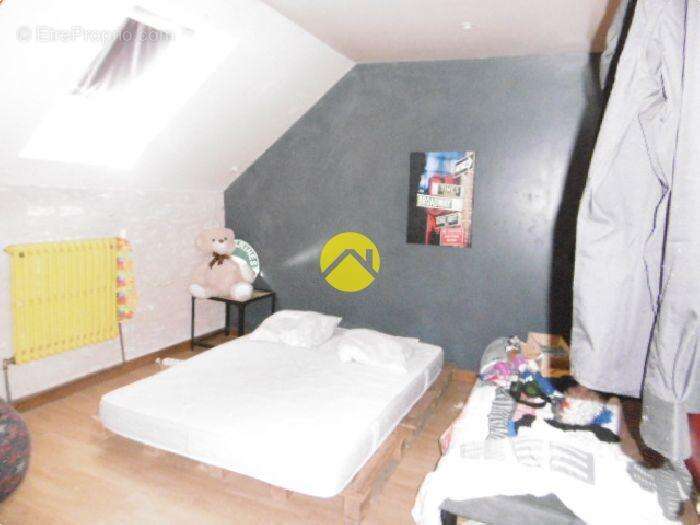 Maison à SAINT-HILAIRE-SUR-BENAIZE