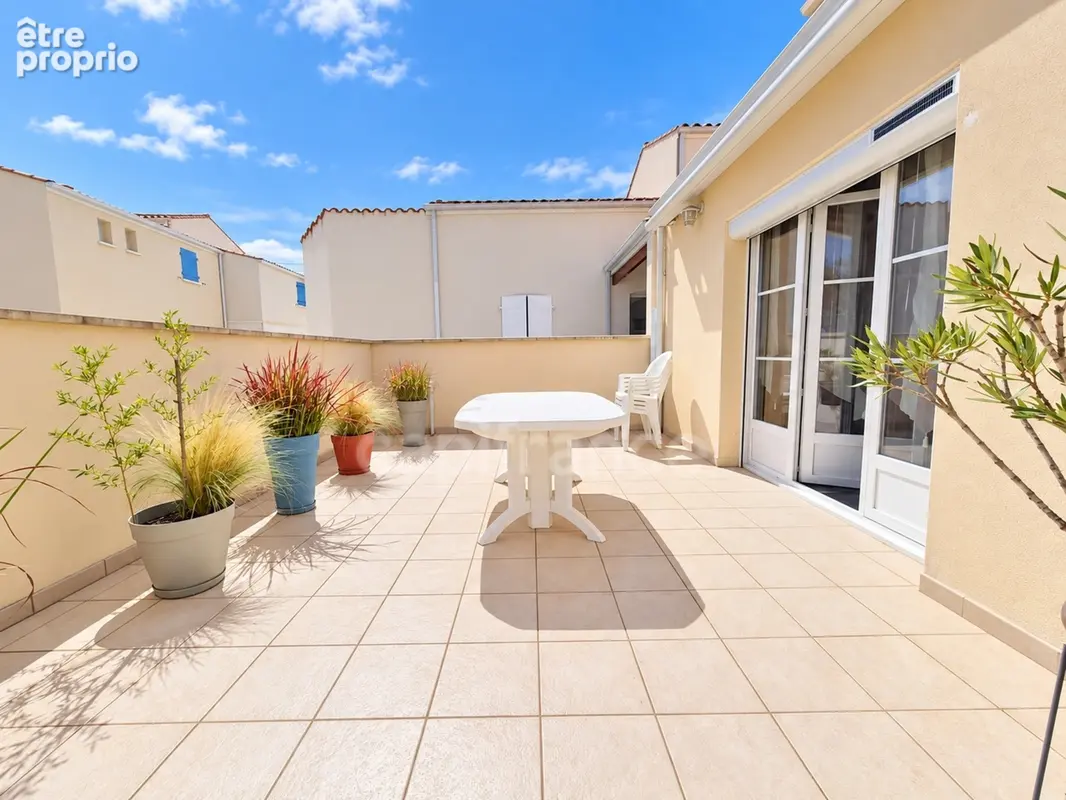 Maison à vendre 4 pièces SAINT GEORGES DE DIDONNE (17) - Terrasses -garage - photo 4