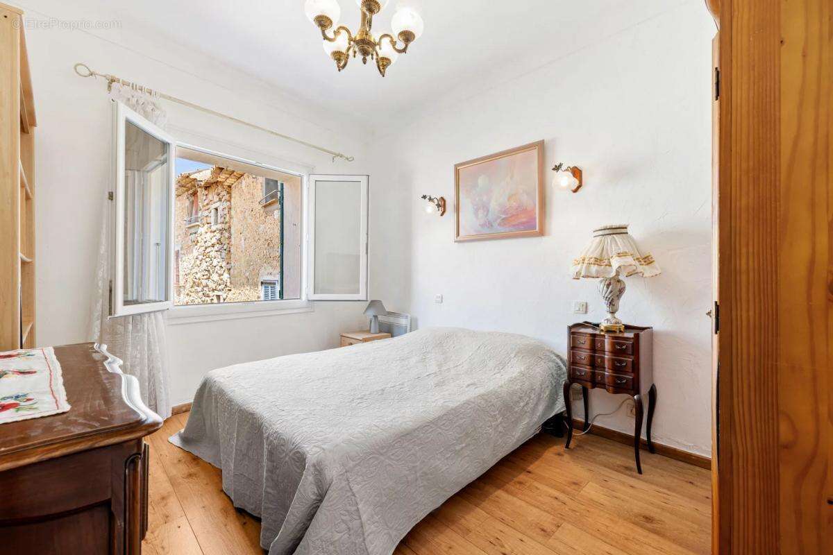 Appartement à CHATEAUNEUF-GRASSE