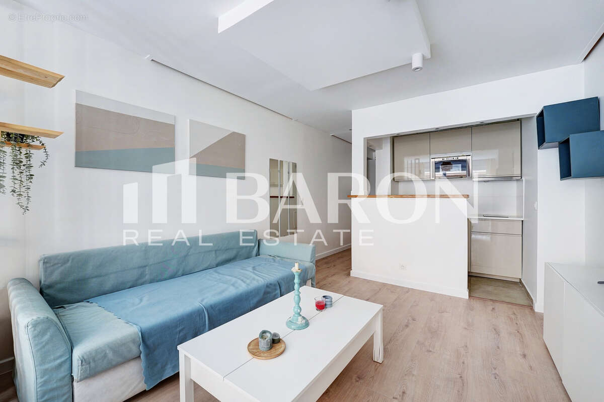 Appartement à PARIS-16E