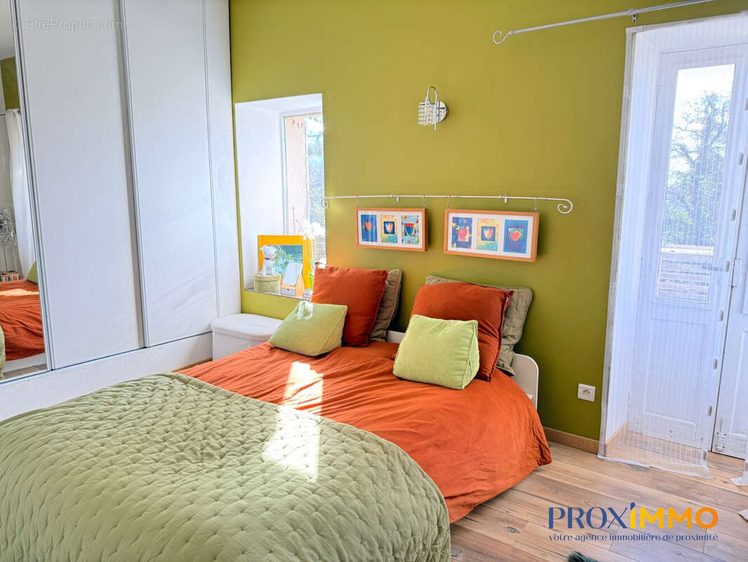 Maison 143 m² à La Buisse  - photo 4