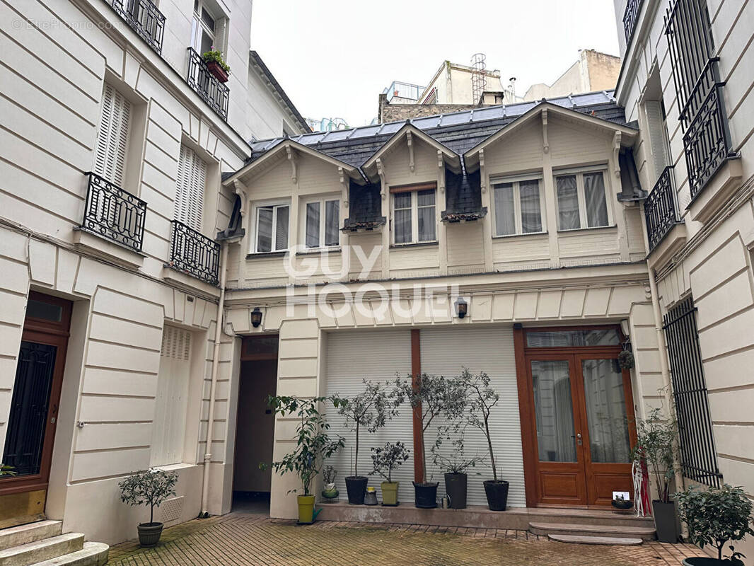 Appartement à PARIS-16E