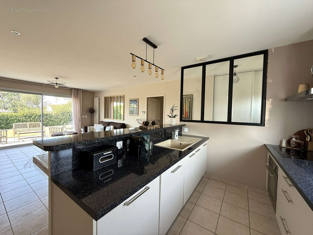 En exclusivité ! Maison T4 de plain pied avec garage et jardin ! - photo 3