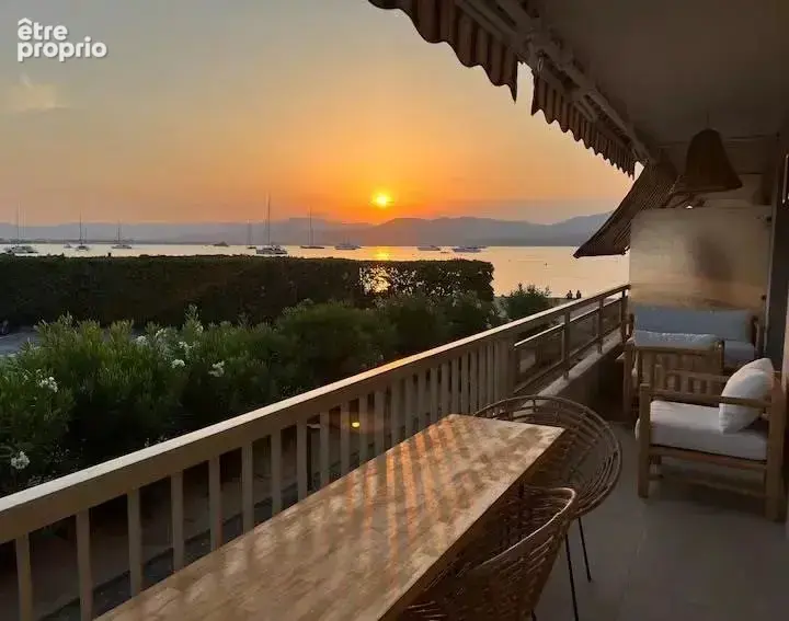 Saint-tropez — pieds dans l’eau vue mer 3 chambres - photo 11