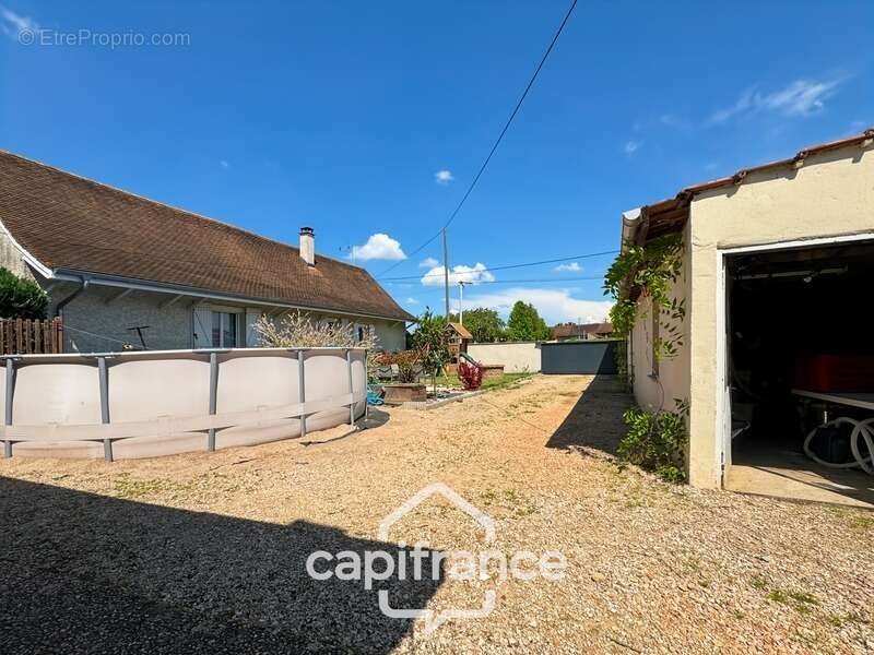 Maison à OUROUX-SUR-SAONE