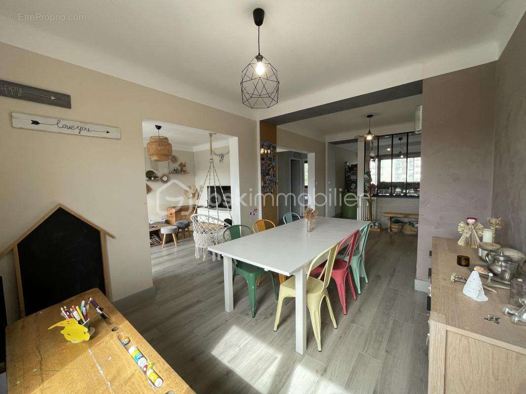 Appartement T4/5 de 104 m² avec balcon et cave – Cognin - photo 5