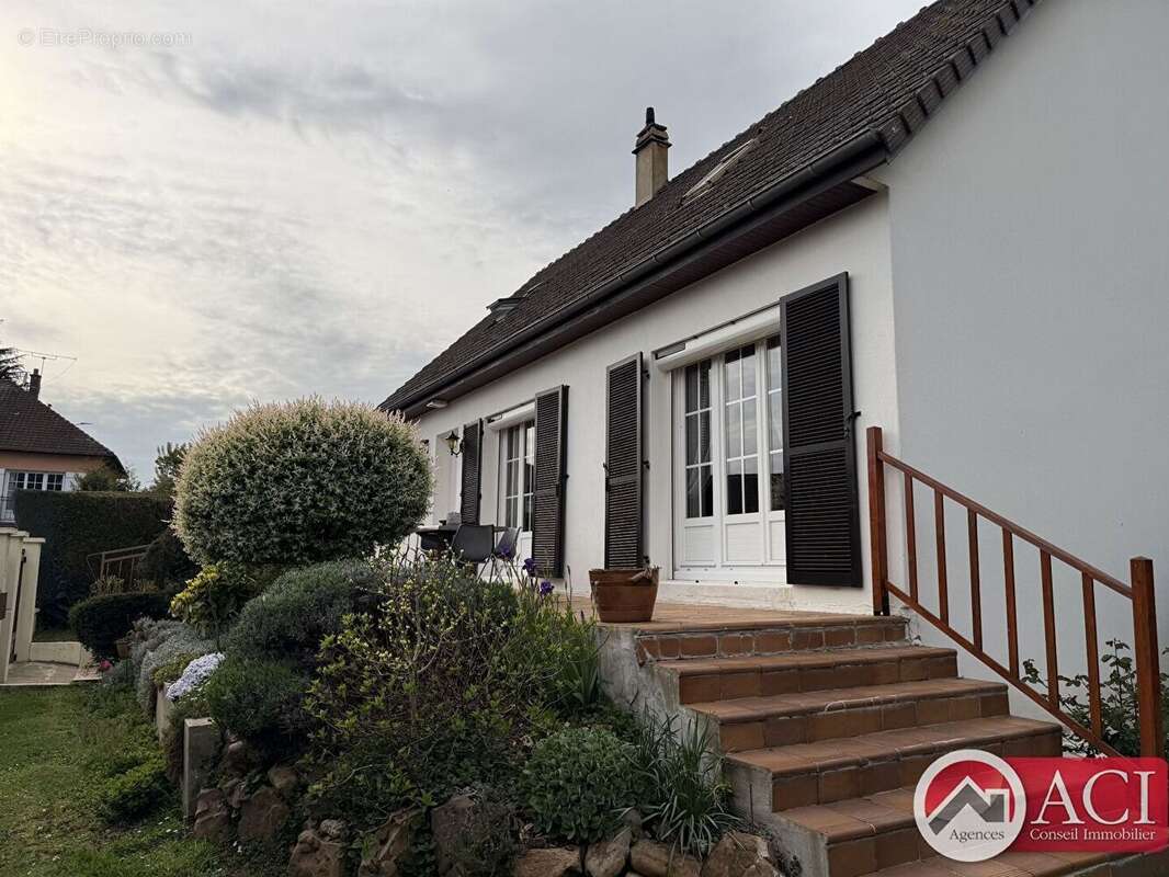 Maison PROCHE CHAMBLY 5 pièce(s) 122 m2 - photo 2