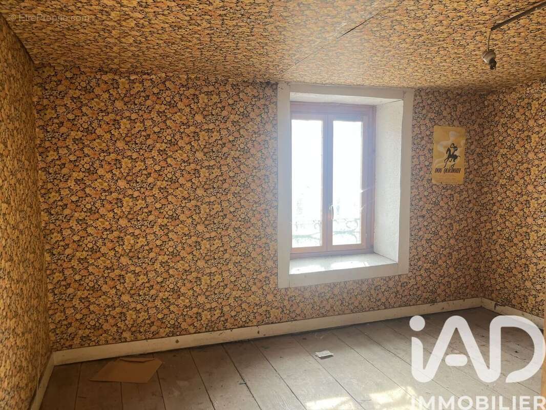 Maison 52 m² à Sail-Sous-Couzan  - photo 8