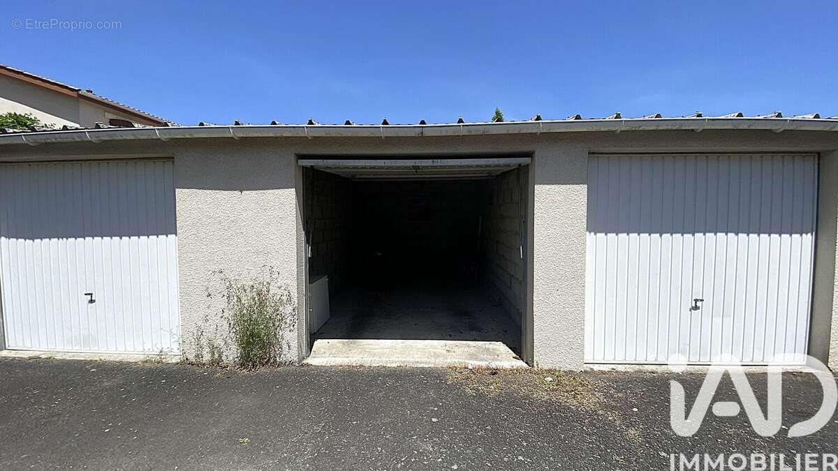 Photo 2 - Parking à MERIGNAC