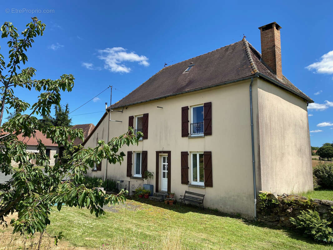 Maison à COUSSAC-BONNEVAL