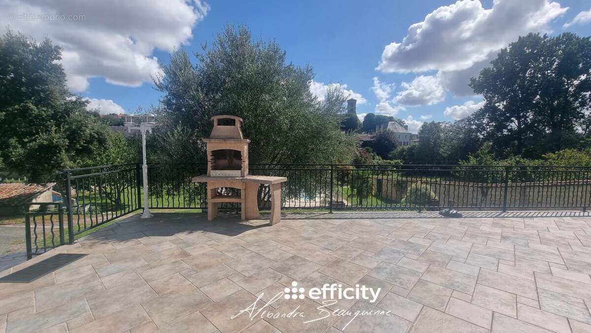 Maison à CHEF-BOUTONNE