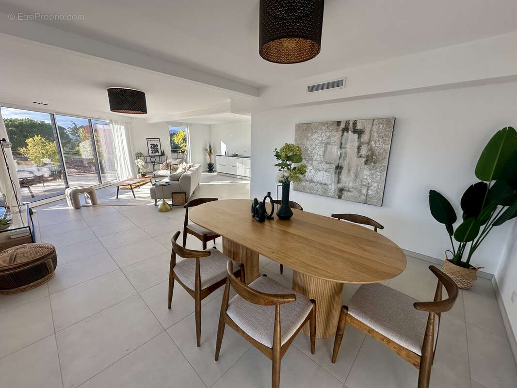 Appartement à SAINT-LAURENT-DU-VAR