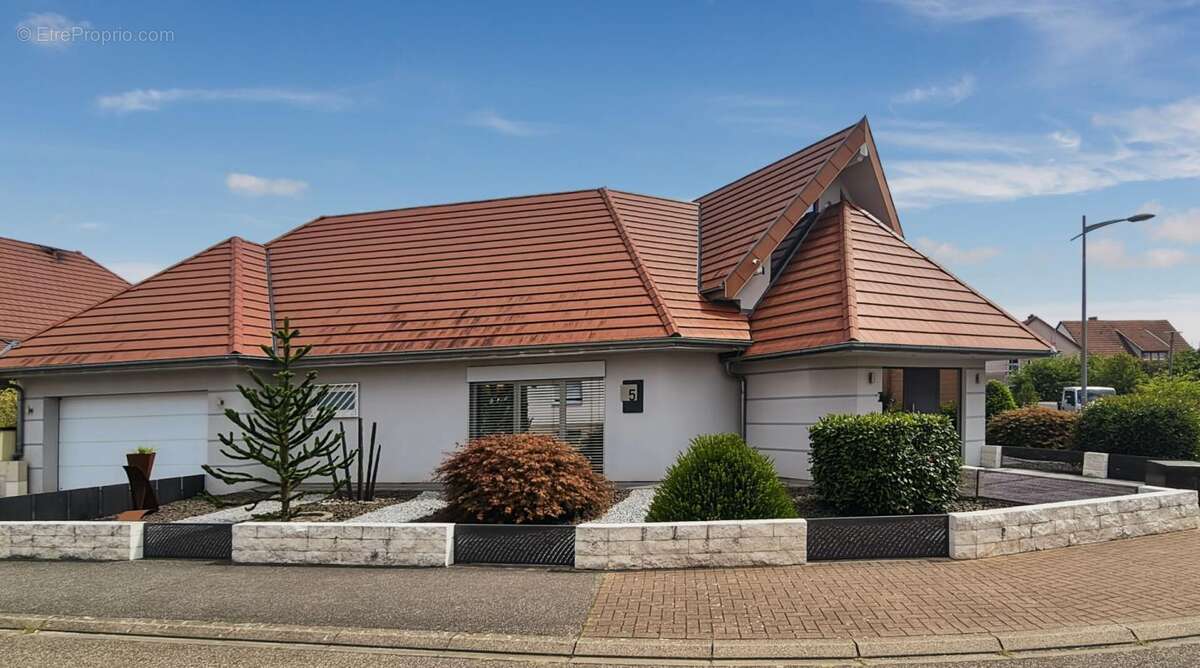 Villa d'exception de 216 m²  Prestations haut de gamme  Potentiel d'agrandissement de 108 m² - photo 3