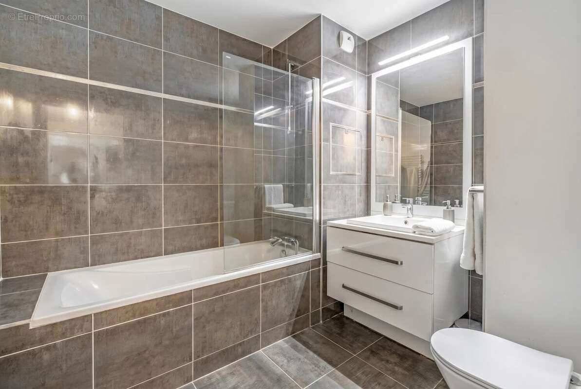 Appartement à LEVALLOIS-PERRET