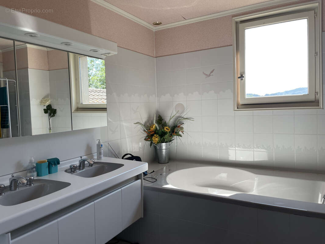 Maison à LES SALLES