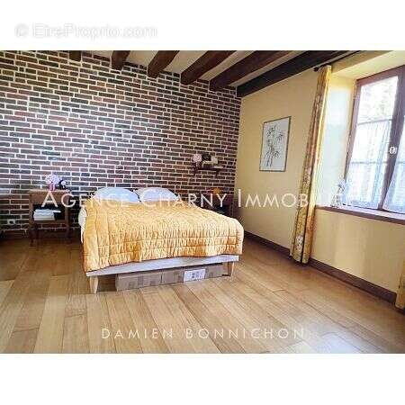 Maison à MONTCORBON