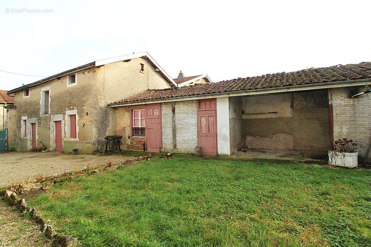 Maison à SOMMEVOIRE