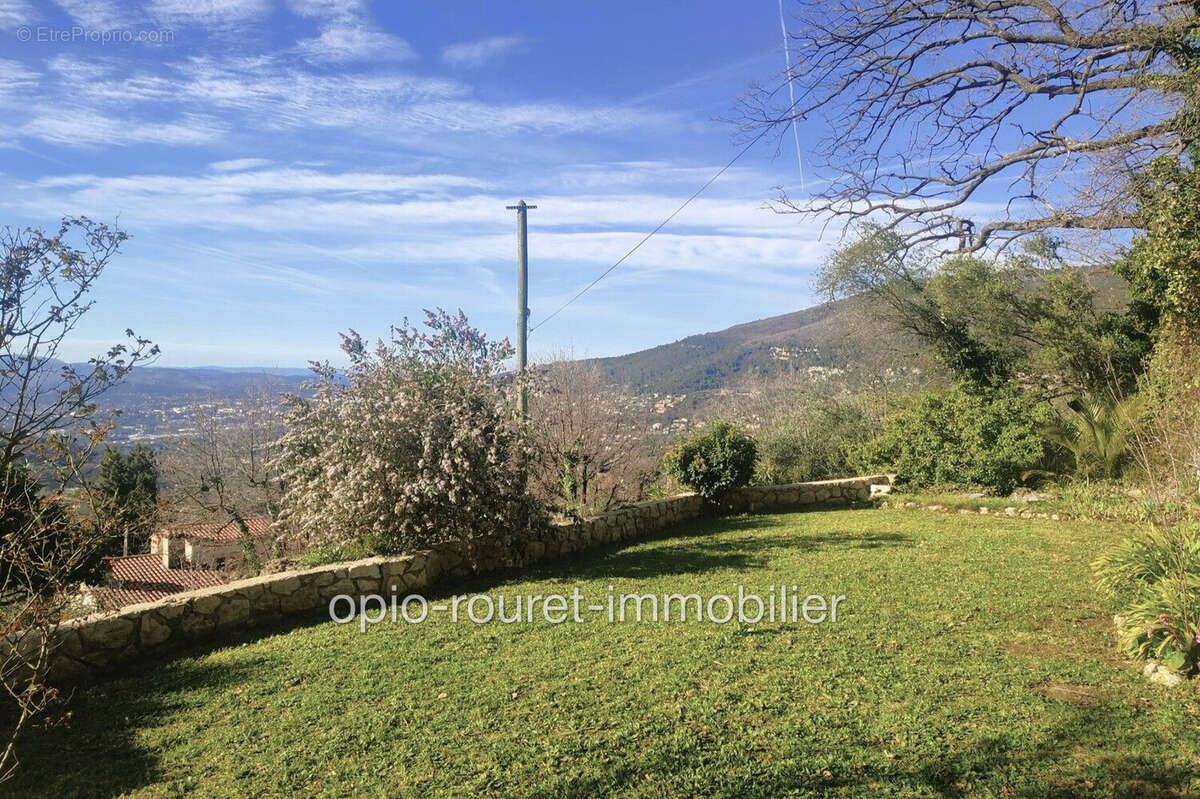 Maison à CHATEAUNEUF-GRASSE