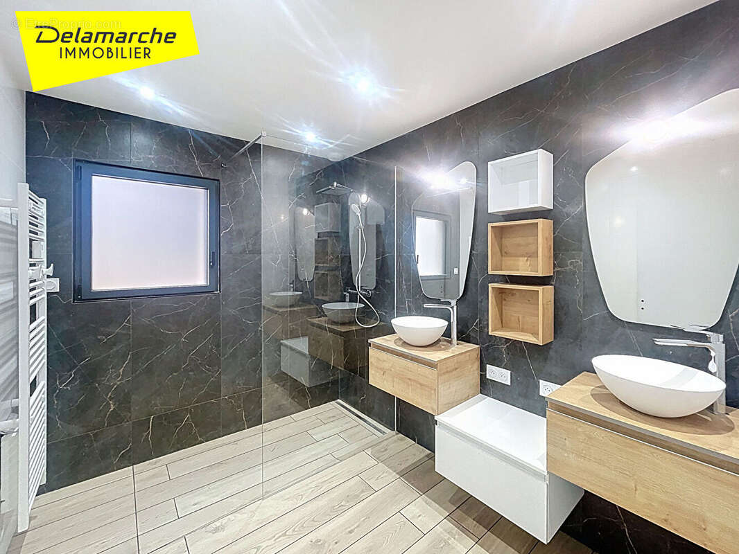 Maison à SAINT-HILAIRE-DU-HARCOUET