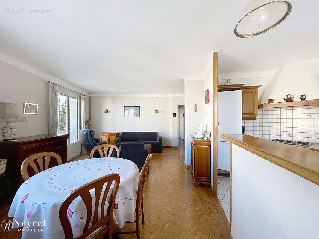 Appartement à SAINT-ETIENNE