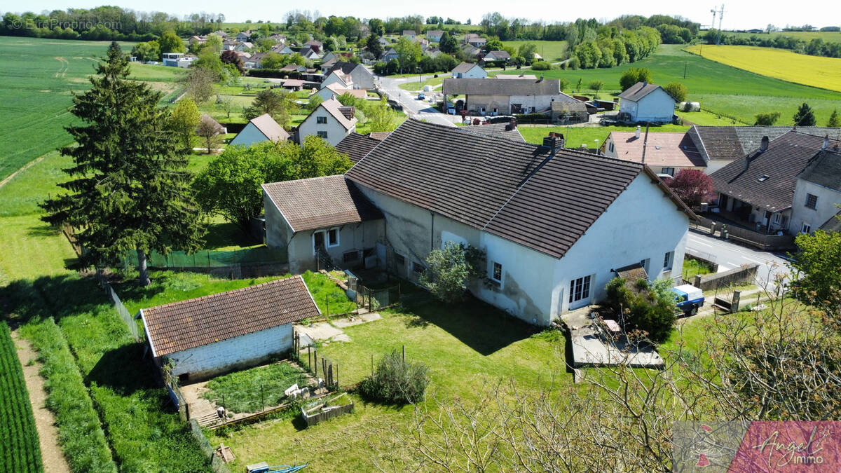 Appartement à LAVANS-LES-DOLE