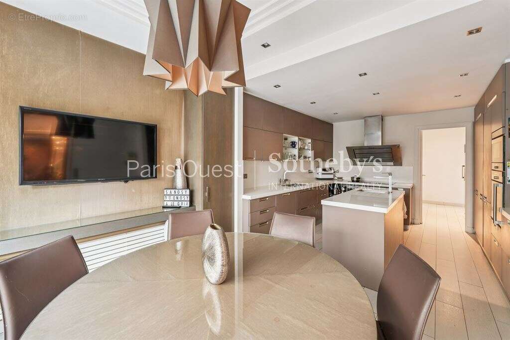 Maison à NEUILLY-SUR-SEINE