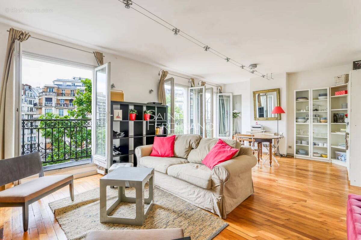 Appartement à PARIS-17E