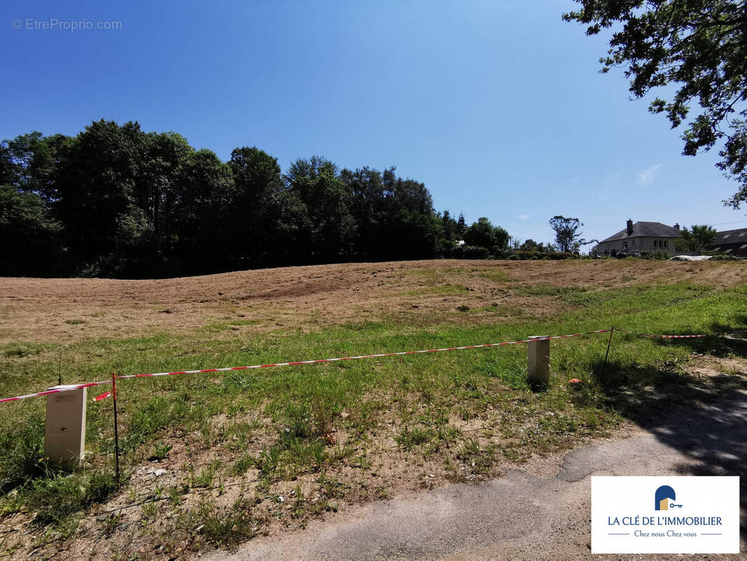 Terrain à CORAY