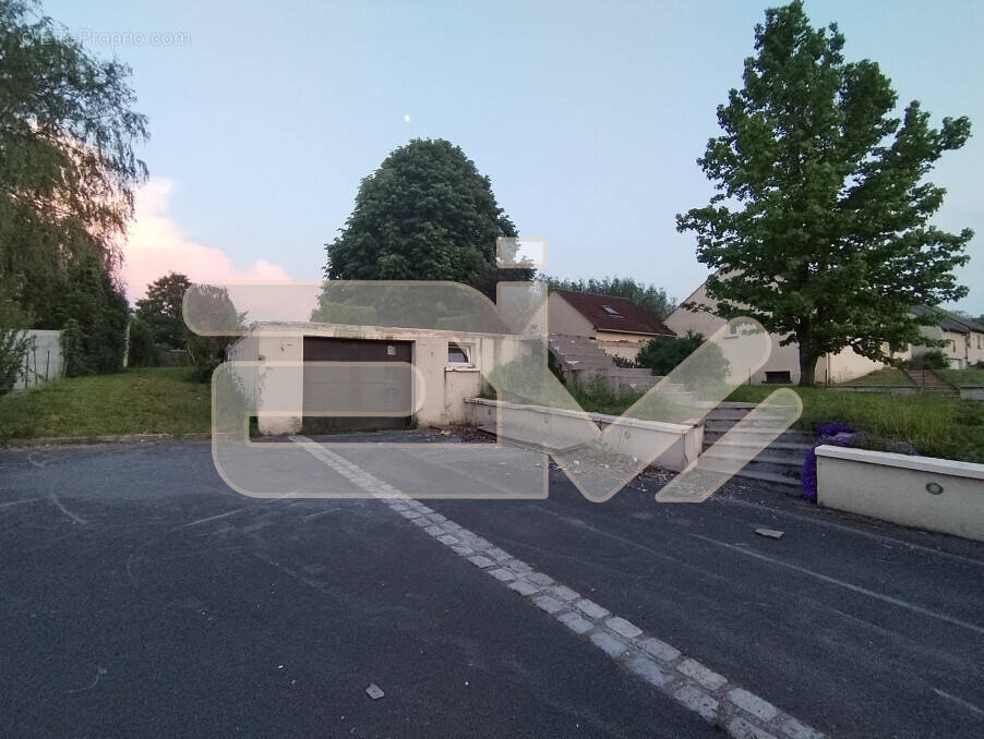 Terrain à COURVILLE