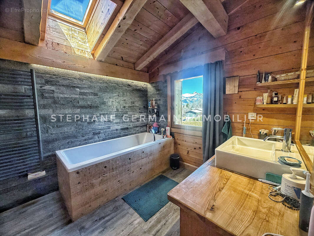 Maison à DEMI-QUARTIER